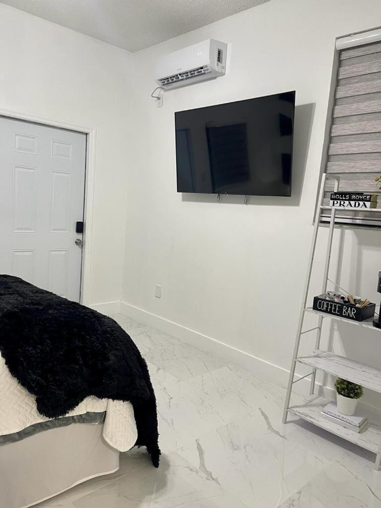 Cozy Studio, Prime Location, Remodeled, 1 Parking ウェストパームビーチ エクステリア 写真