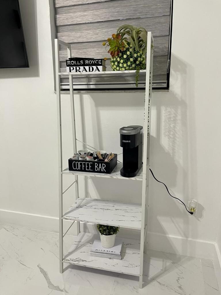 Cozy Studio, Prime Location, Remodeled, 1 Parking ウェストパームビーチ エクステリア 写真